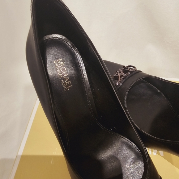 New Michael kors MK logo heels in size 8 - Picture 4 of 6